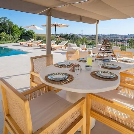 Vila Adriana Mravince