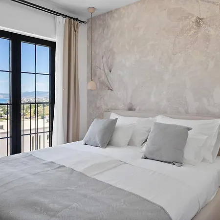 Vila Adriana Mravince